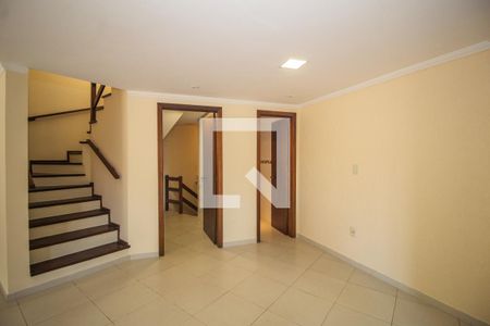 Sala de casa de condomínio à venda com 3 quartos, 256m² em Vila Assunção, Porto Alegre