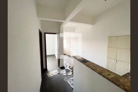 Cozinha de apartamento para alugar com 2 quartos, 55m² em Califórnia, Belo Horizonte