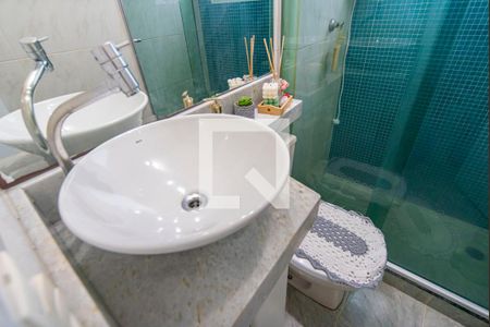Banheiro  de apartamento à venda com 2 quartos, 49m² em Cidade São Jorge, Santo André