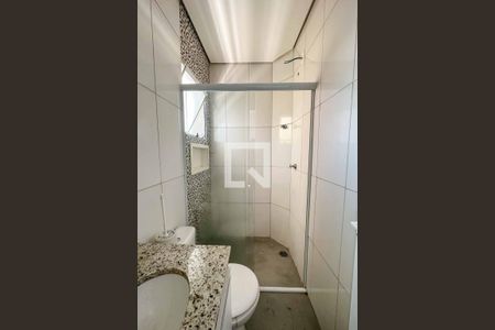 Banheiro de apartamento para alugar com 1 quarto, 32m² em Parque Peruche, São Paulo