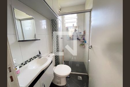 Banheiro de apartamento à venda com 2 quartos, 51m² em Califórnia, Belo Horizonte