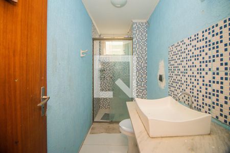 Banheiro de apartamento à venda com 1 quarto, 45m² em Jardim do Salso, Porto Alegre