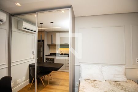 Quarto, armário e ar condicionado  de kitnet/studio para alugar com 1 quarto, 25m² em Indianópolis, São Paulo