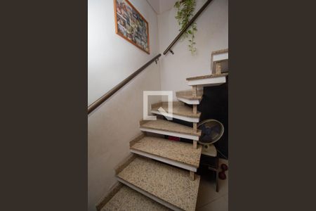 Escada de casa à venda com 3 quartos, 195m² em Vila Palmeiras, São Paulo
