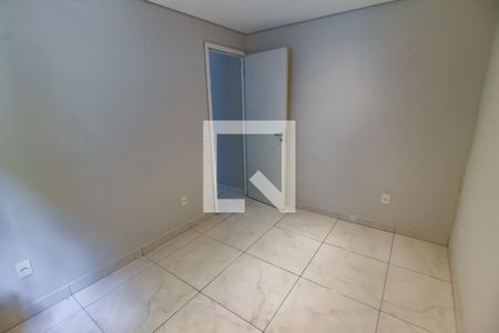 Quarto  de kitnet/studio para alugar com 1 quarto, 28m² em Parque Pinheiros, Taboão da Serra