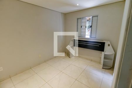 Quarto  de kitnet/studio para alugar com 1 quarto, 28m² em Parque Pinheiros, Taboão da Serra