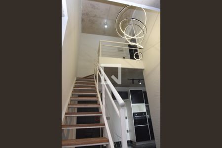 Escada de apartamento à venda com 2 quartos, 150m² em Usina Piratininga, São Paulo