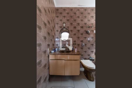 Casa para alugar com 350m², 3 quartos e 6 vagas Casa para alugar com 350m², 3 quartos e 6 vagasBanheiro da Suíte 2