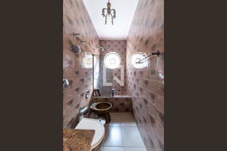 Casa para alugar com 350m², 3 quartos e 6 vagas Casa para alugar com 350m², 3 quartos e 6 vagasBanheiro da Suíte 2