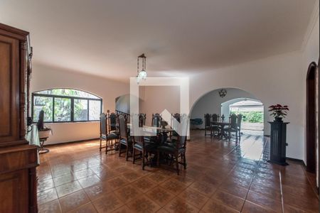 Casa para alugar com 350m², 3 quartos e 6 vagas Casa para alugar com 350m², 3 quartos e 6 vagasSala de jantar 2