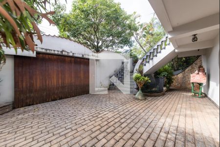 Casa para alugar com 350m², 3 quartos e 6 vagas Casa para alugar com 350m², 3 quartos e 6 vagasQuintal