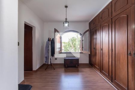 Casa para alugar com 350m², 3 quartos e 6 vagas Casa para alugar com 350m², 3 quartos e 6 vagasCloset da Suíte 3