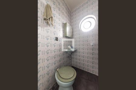 Casa para alugar com 350m², 3 quartos e 6 vagas Casa para alugar com 350m², 3 quartos e 6 vagasBanheiro de Serviço