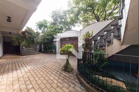 Casa para alugar com 350m², 3 quartos e 6 vagas Casa para alugar com 350m², 3 quartos e 6 vagasQuintal