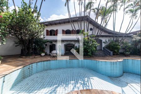 Casa para alugar com 350m², 3 quartos e 6 vagas Casa para alugar com 350m², 3 quartos e 6 vagasQuintal - Piscina