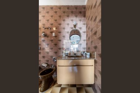 Casa para alugar com 350m², 3 quartos e 6 vagas Casa para alugar com 350m², 3 quartos e 6 vagasBanheiro da Suíte 1