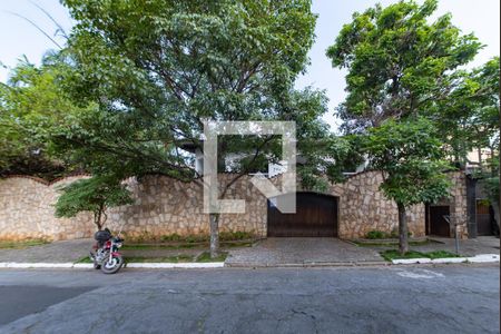 Casa para alugar com 350m², 3 quartos e 6 vagas Casa para alugar com 350m², 3 quartos e 6 vagasFachada