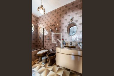 Casa para alugar com 350m², 3 quartos e 6 vagas Casa para alugar com 350m², 3 quartos e 6 vagasBanheiro da Suíte 1