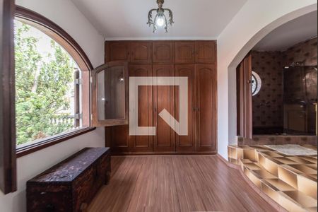 Casa para alugar com 350m², 3 quartos e 6 vagas Casa para alugar com 350m², 3 quartos e 6 vagasCloset da Suíte 3