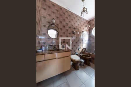 Casa para alugar com 350m², 3 quartos e 6 vagas Casa para alugar com 350m², 3 quartos e 6 vagasBanheiro da Suíte 2