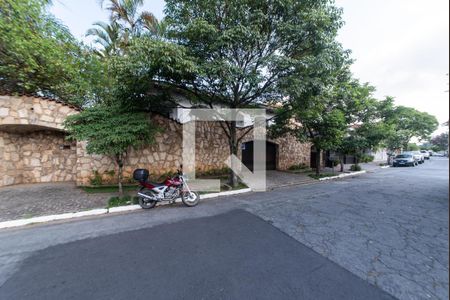 Casa para alugar com 350m², 3 quartos e 6 vagas Casa para alugar com 350m², 3 quartos e 6 vagasFachada