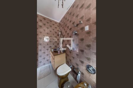 Casa para alugar com 350m², 3 quartos e 6 vagas Casa para alugar com 350m², 3 quartos e 6 vagasBanheiro da Suíte 2