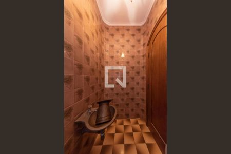 Casa para alugar com 350m², 3 quartos e 6 vagas Casa para alugar com 350m², 3 quartos e 6 vagasLavabo da Sala de TV