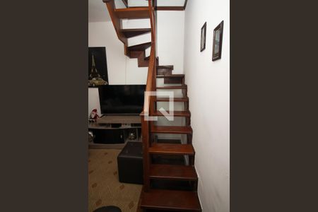 Escada de casa à venda com 4 quartos, 226m² em Nonoai, Porto Alegre