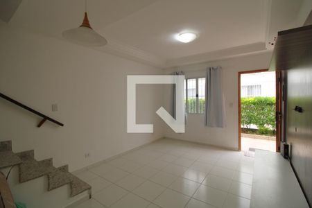 Sala de casa para alugar com 2 quartos, 64m² em Vila Arriete, São Paulo