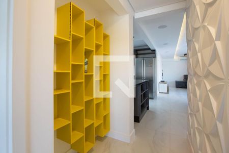 Corredor sala/quartos de apartamento para alugar com 2 quartos, 153m² em Bela Aliança, São Paulo