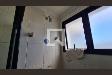 Banheiro de apartamento à venda com 1 quarto, 48m² em Anhangabaú, Jundiaí