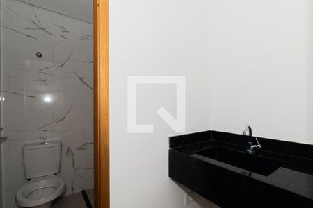 Banheiro de apartamento à venda com 1 quarto, 34m² em Vila Mazzei, São Paulo