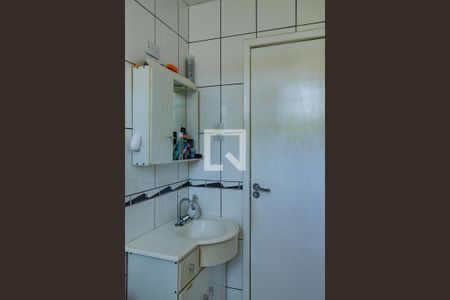 Banheiro de apartamento à venda com 1 quarto, 36m² em Santo Antônio, Porto Alegre