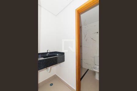 Banheiro de apartamento à venda com 1 quarto, 31m² em Vila Mazzei, São Paulo