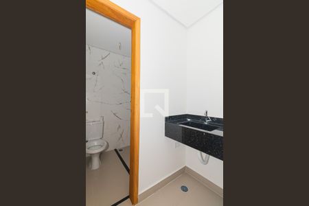 Banheiro de apartamento à venda com 1 quarto, 31m² em Vila Mazzei, São Paulo