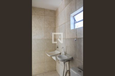 Banheiro e Àrea de Serviço de apartamento para alugar com 1 quarto, 20m² em Jardim Calux, São Bernardo do Campo