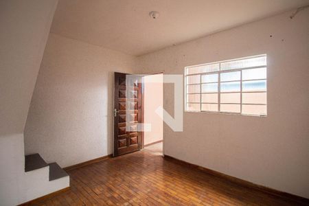 Sala de casa à venda com 3 quartos, 200m² em Vila Sinha, São Paulo