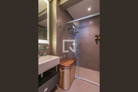 Banheiro de apartamento à venda com 1 quarto, 35m² em Alphaville Industrial, Barueri
