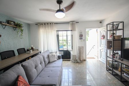 Casa de condomínio à venda com 180m², 3 quartos e 3 vagasSala