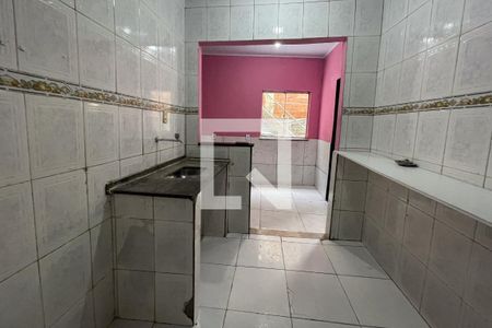 Cozinha de casa para alugar com 1 quarto, 20m² em Jardim das Oliveiras, Duque de Caxias