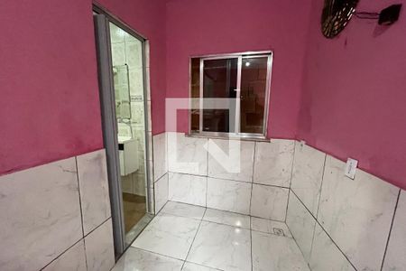 Corredor de casa para alugar com 1 quarto, 20m² em Jardim das Oliveiras, Duque de Caxias