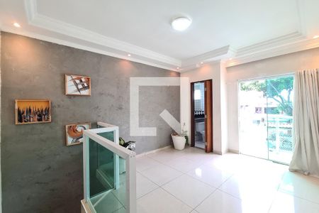 Sala  de estar de casa à venda com 3 quartos, 126m² em Jardim Iva, São Paulo