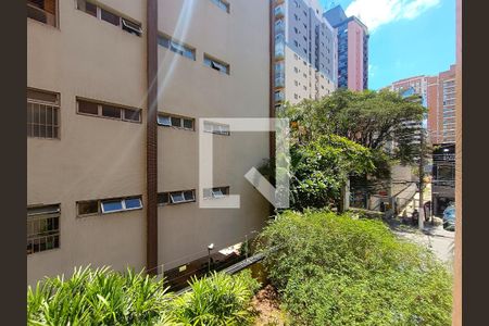 Sala - Vista lateral de apartamento à venda com 3 quartos, 178m² em Perdizes, São Paulo
