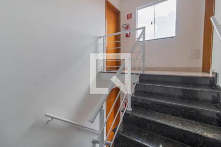 Apartamento à venda com 35m², 2 quartos e 1 vaga Apartamento à venda com 35m², 2 quartos e 1 vagaEscada