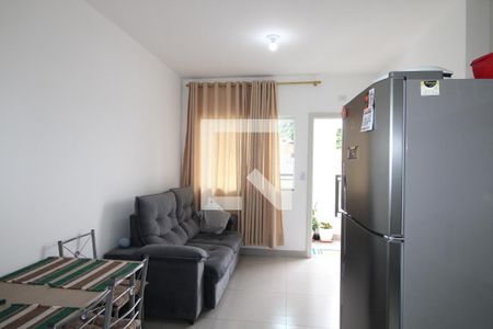 Sala/Cozinha e área de serviço de apartamento para alugar com 2 quartos, 46m² em Vila Sao Geraldo, São Paulo