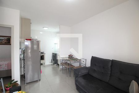 Sala/Cozinha e área de serviço de apartamento para alugar com 2 quartos, 46m² em Vila Sao Geraldo, São Paulo