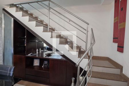 Escada de apartamento para alugar com 4 quartos, 270m² em Castelo, Belo Horizonte