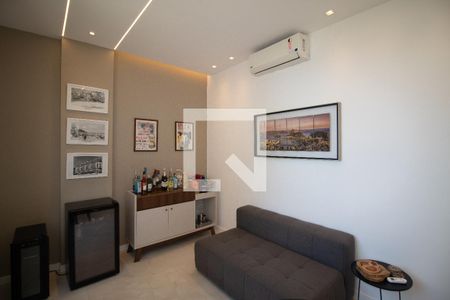 Sala de estar de apartamento à venda com 2 quartos, 120m² em Leme, Rio de Janeiro