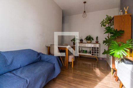 Sala de apartamento à venda com 2 quartos, 58m² em Jardim Tupanci, Barueri