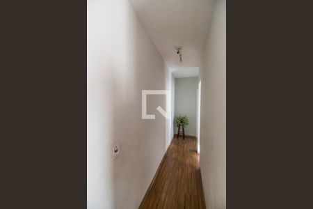 Corredor de apartamento à venda com 2 quartos, 58m² em Jardim Tupanci, Barueri